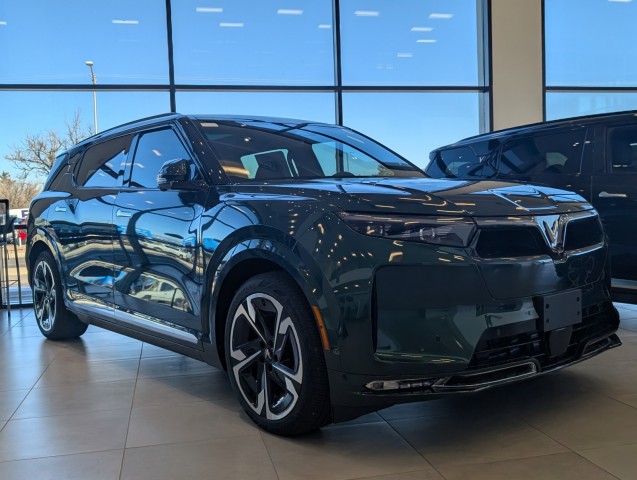 2024 VinFast VF9 Plus