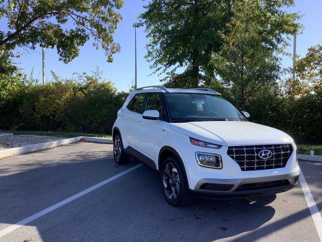2026 Hyundai Venue SEL photo 3