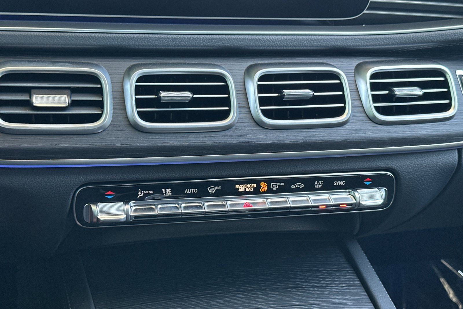 2025 Mercedes Benz GLS 450 4MATIC photo 16