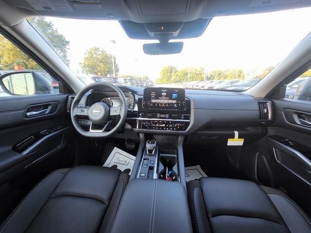 2025 Nissan Pathfinder SL photo 15