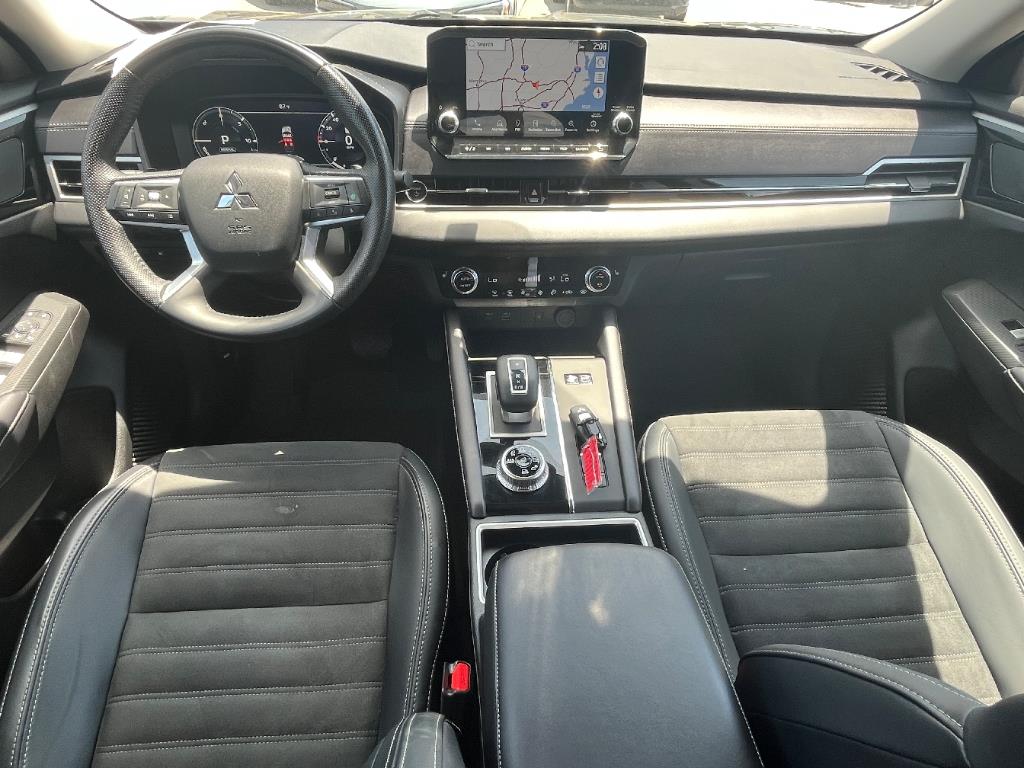2024 Mitsubishi Outlander PHEV SE photo 3