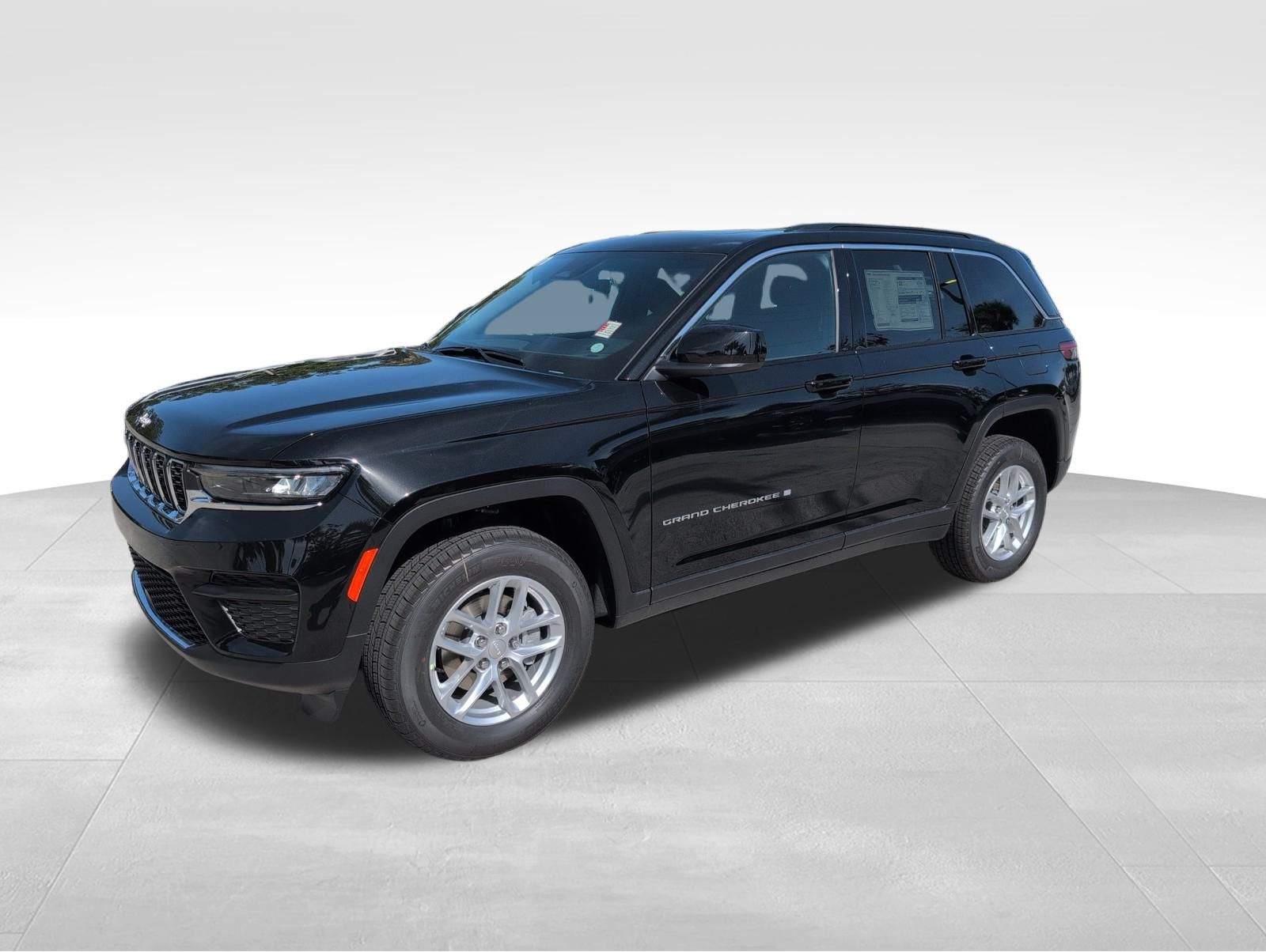 2025 Jeep Grand Cherokee Laredo X photo 2