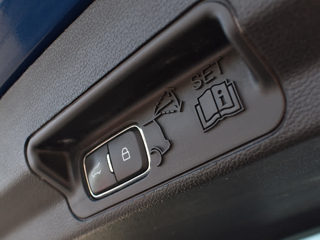 2020 Ford Explorer Limited photo 26