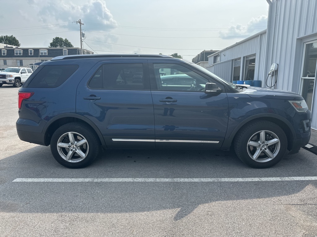 2016 Ford Explorer XLT photo 4