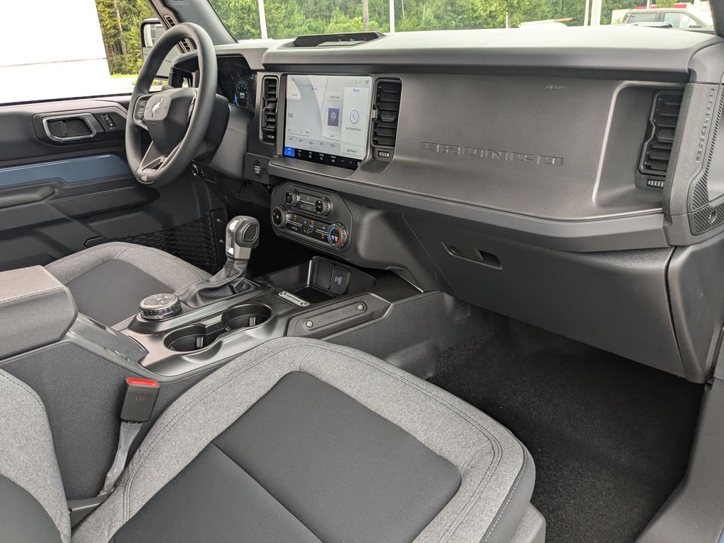 2025 Ford Bronco Base photo 16
