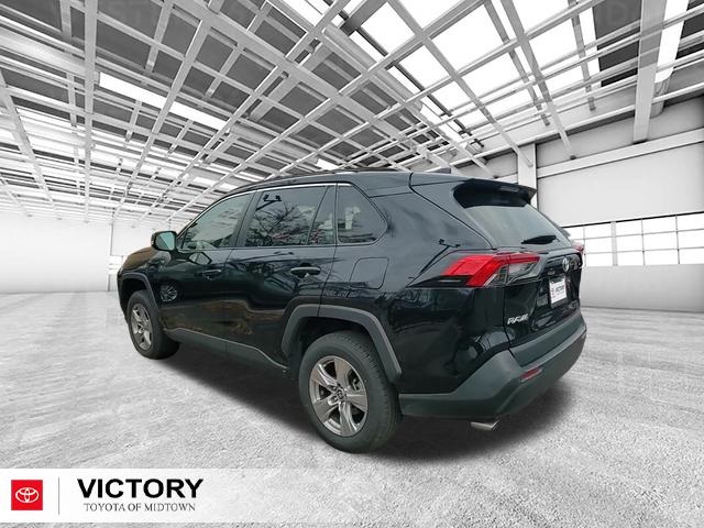 2023 Toyota RAV4 XLE photo 4
