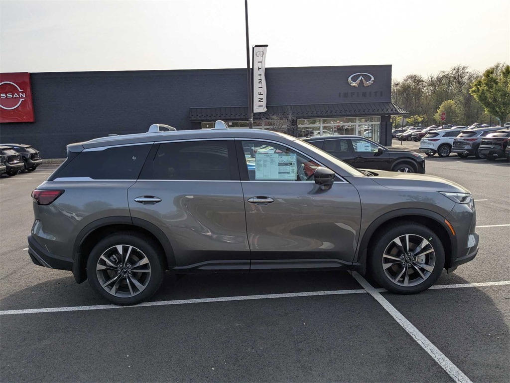 2025 Infiniti QX60 Luxe AWD photo 2