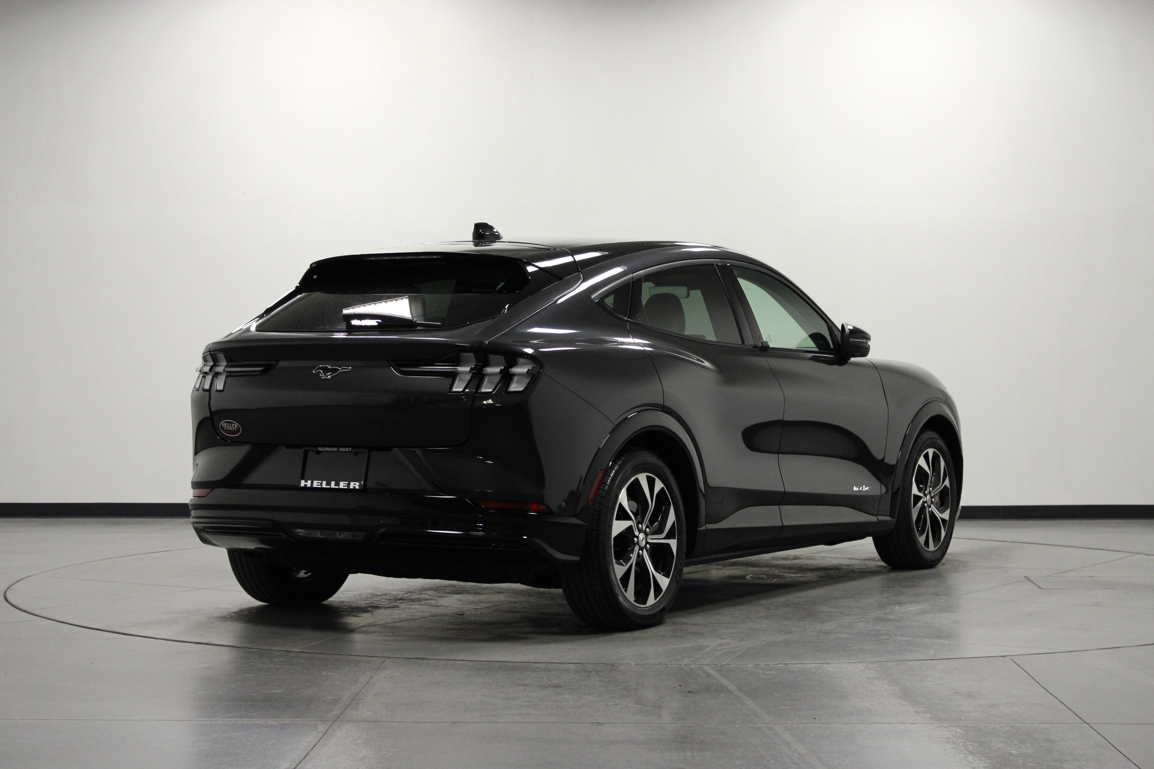 2022 Ford Mustang Mach-E Premium photo 3
