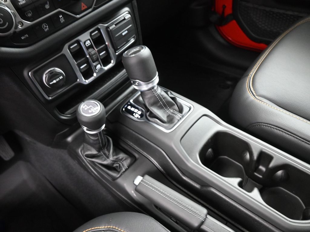 2025 Jeep Gladiator Sport photo 3