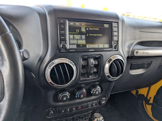 2015 Jeep Wrangler Unlimited Sahara photo 11