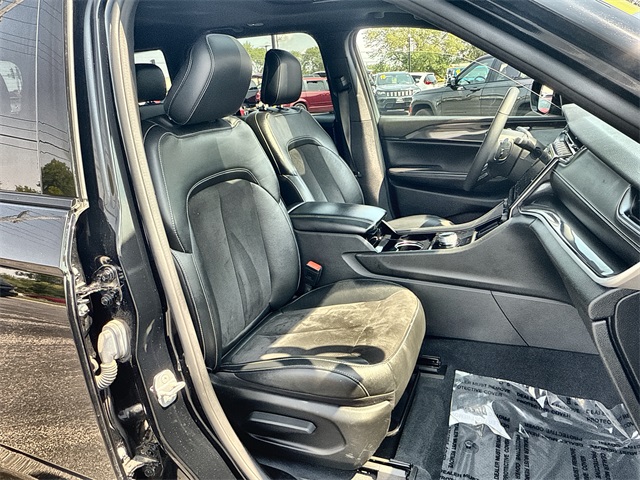 2023 Jeep Grand Cherokee Laredo Altitude photo 23
