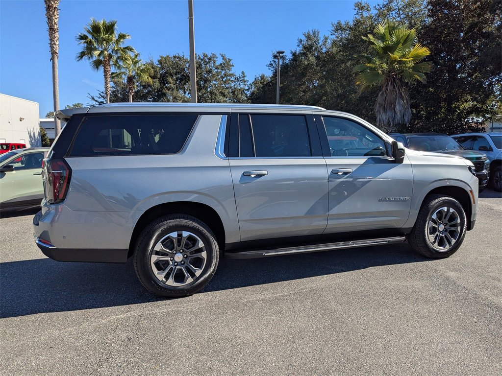 2026 Chevrolet Suburban LS photo 3