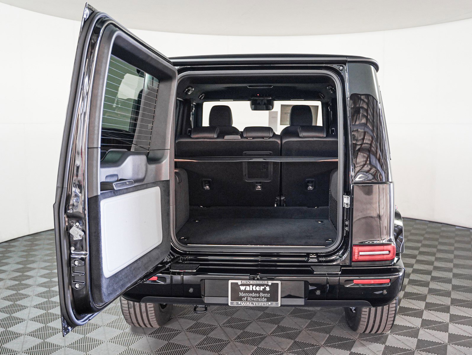 2025 Mercedes Benz G photo 4