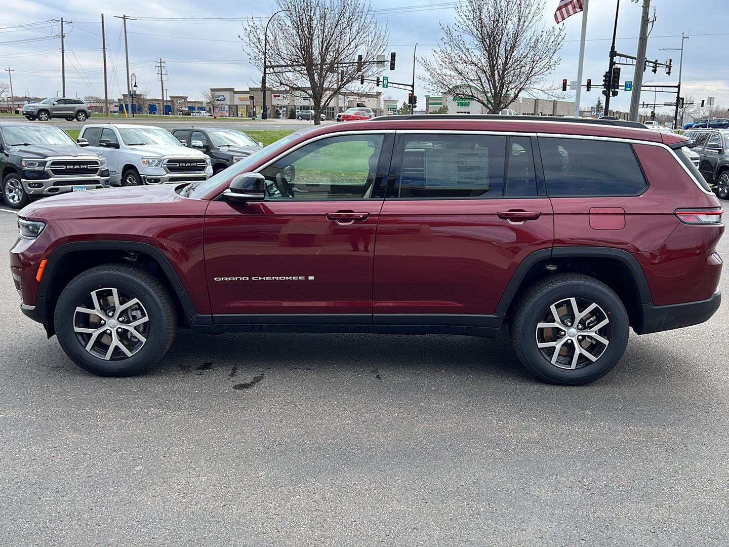 2025 Jeep Grand Cherokee Limited photo 4