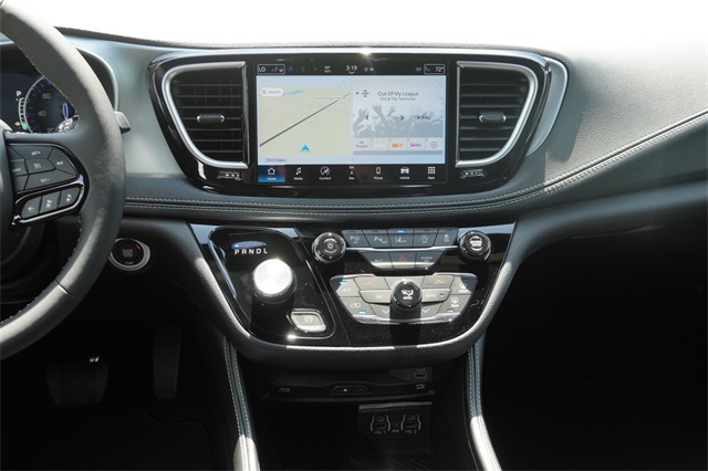2025 Chrysler Pacifica Limited photo 14