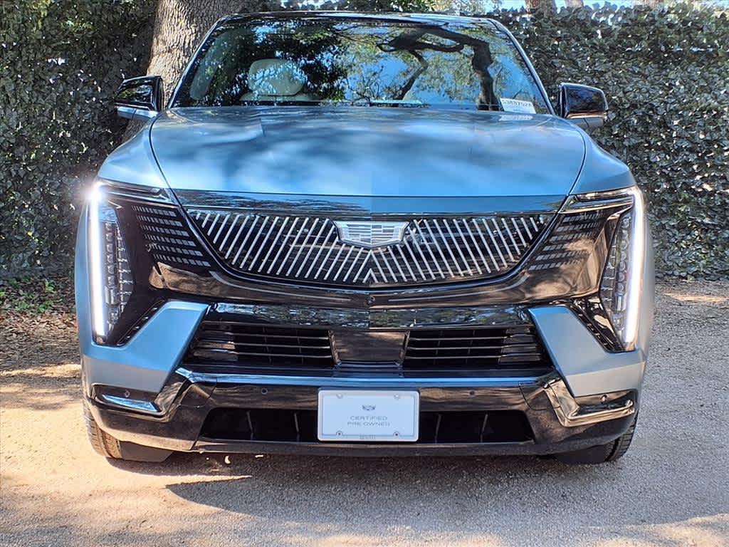 2025 Cadillac Escalade IQ Sport photo 2
