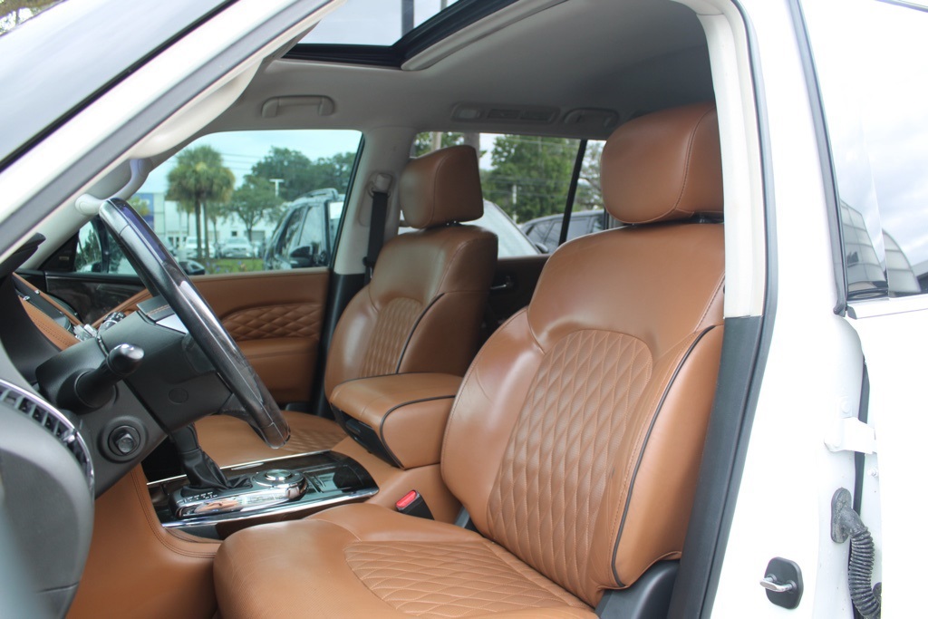 2019 Infiniti QX80 Luxe photo 3