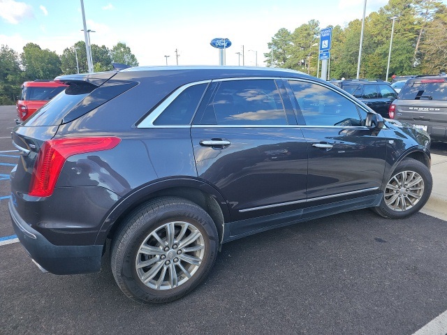 2017 Cadillac XT5 Luxury photo 2