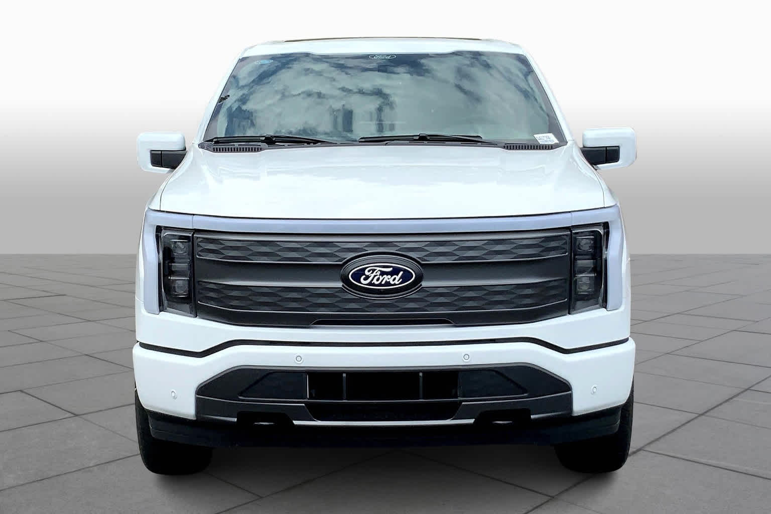 2025 Ford F-150 Lightning Lariat photo 3