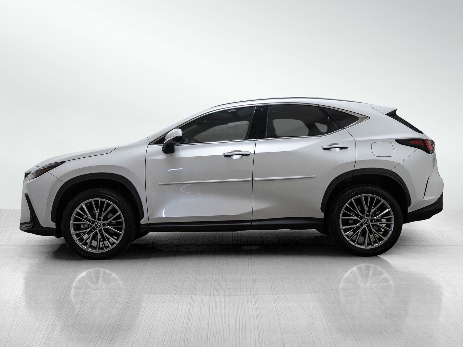 2022 Lexus NX 350h Premium AWD photo 2