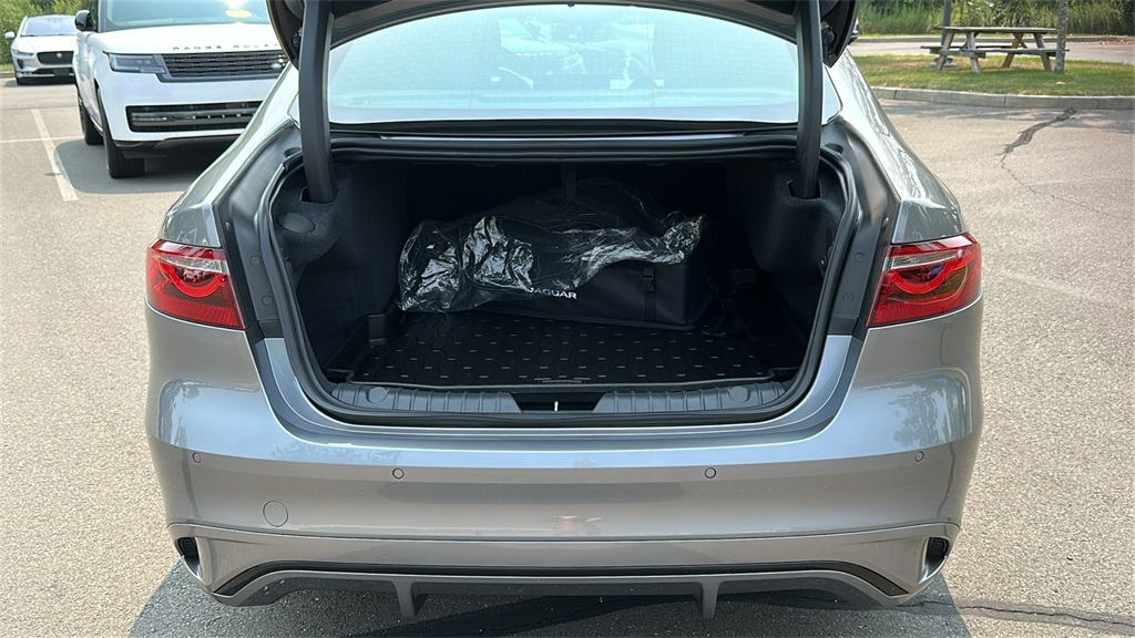 2024 Jaguar XF P300 R-Dynamic SE photo 28