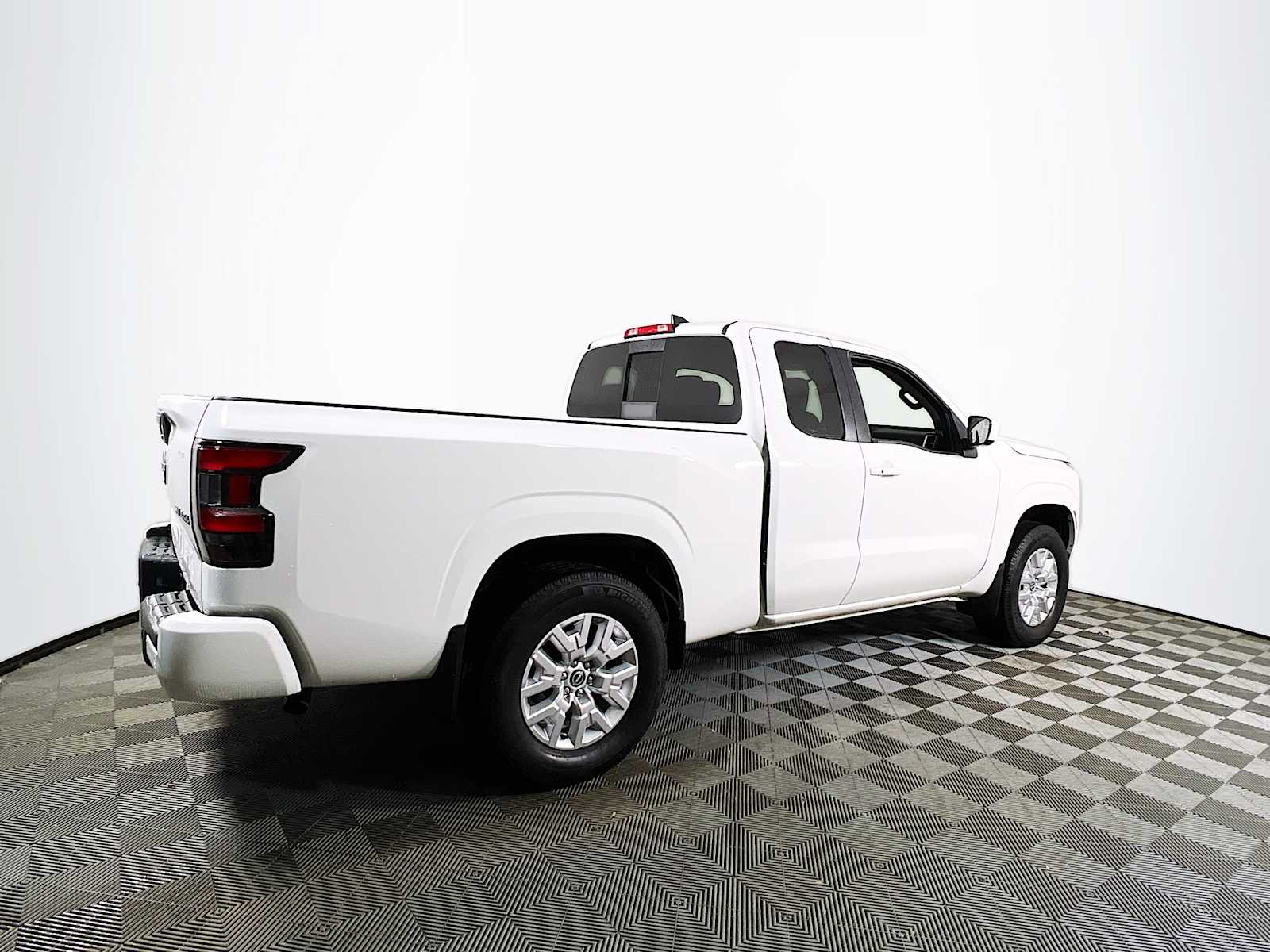 2024 Nissan Frontier SV photo 4
