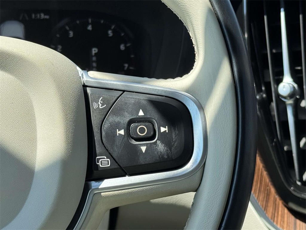 2021 Volvo XC60 T5 Momentum photo 22