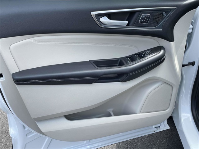 2024 Ford Edge Titanium photo 8