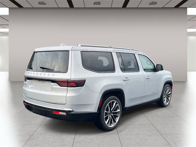 2023 Jeep Wagoneer Series III photo 2