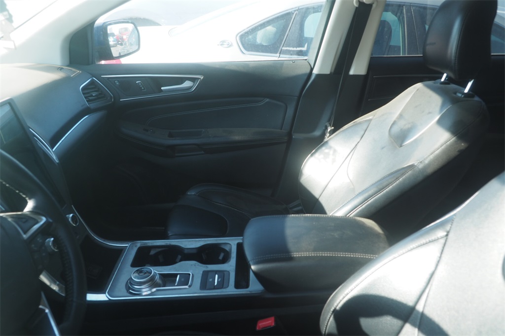 2022 Ford Edge Titanium photo 5