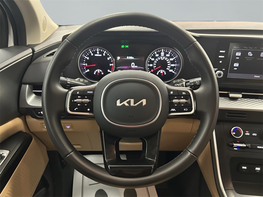 2024 Kia Carnival LX photo 13