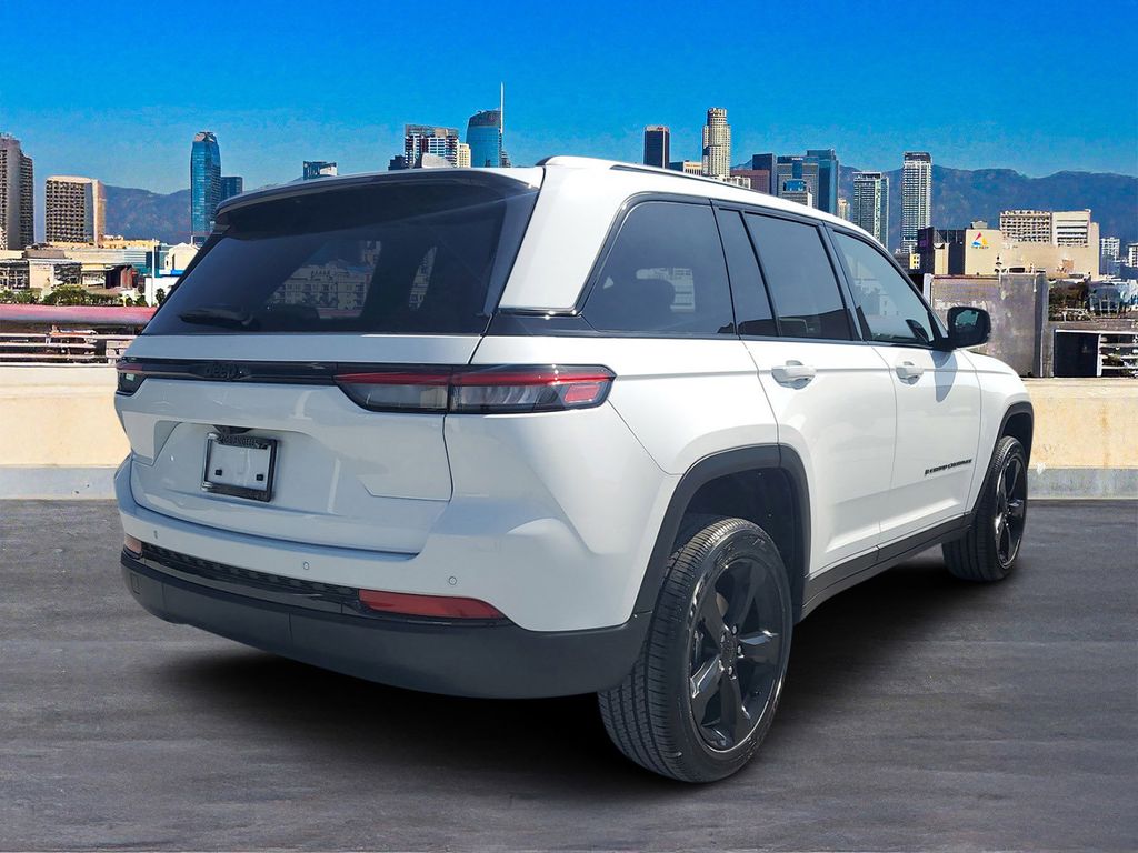 2025 Jeep Grand Cherokee Altitude X photo 2