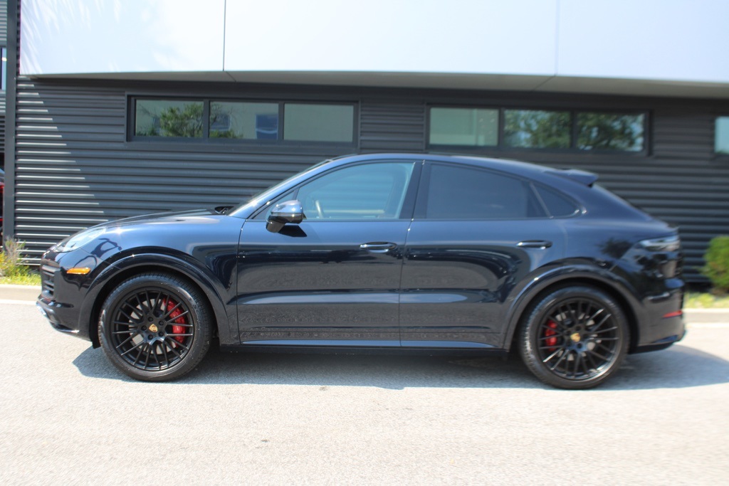 2022 Porsche Cayenne Coupe GTS photo 2