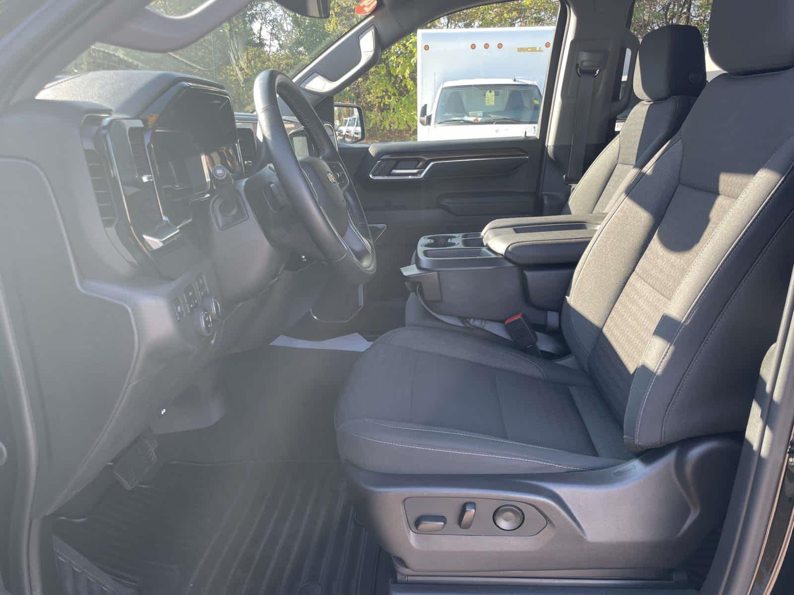 2024 Chevrolet Silverado 1500 LT photo 11