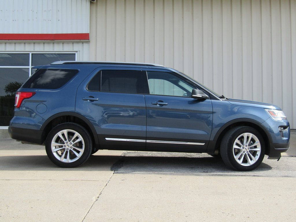 2019 Ford Explorer XLT photo 2