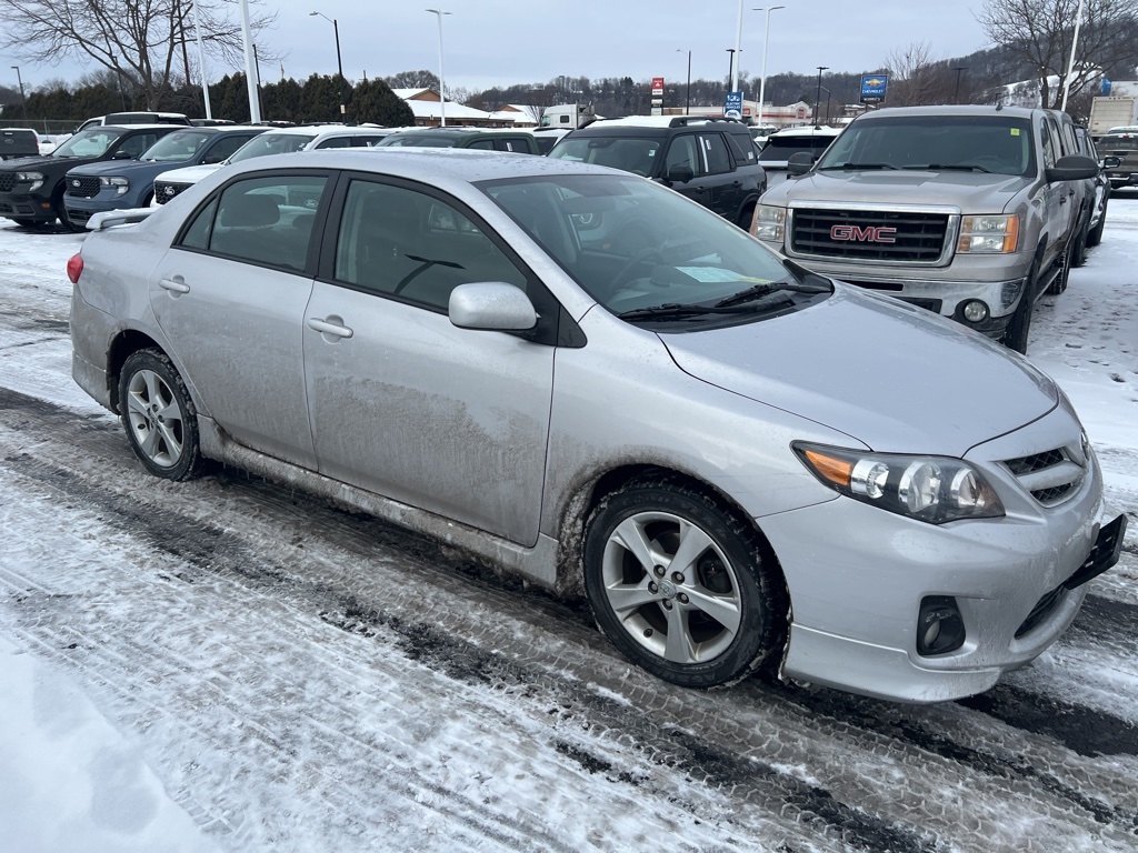 2012 Toyota Corolla LE photo 3