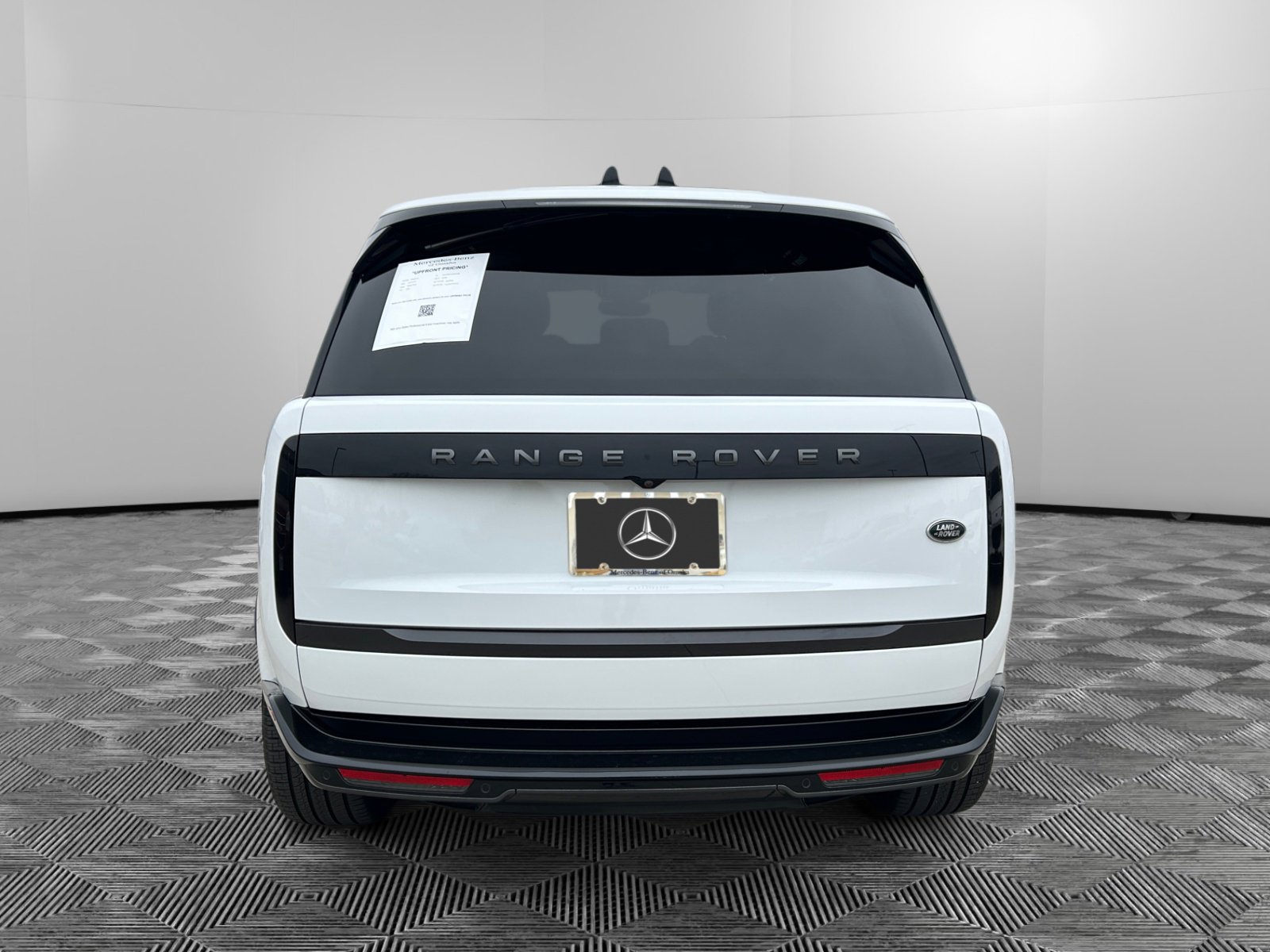 2023 Land Rover Range Rover SE photo 3