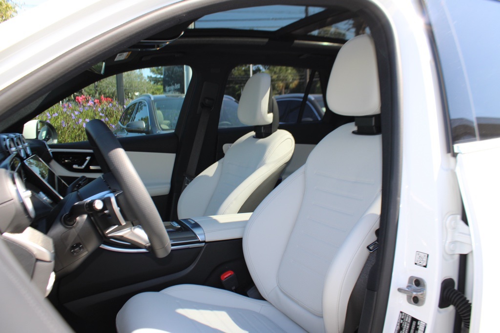 2025 Mercedes Benz GLC 350e 4MATIC photo 4