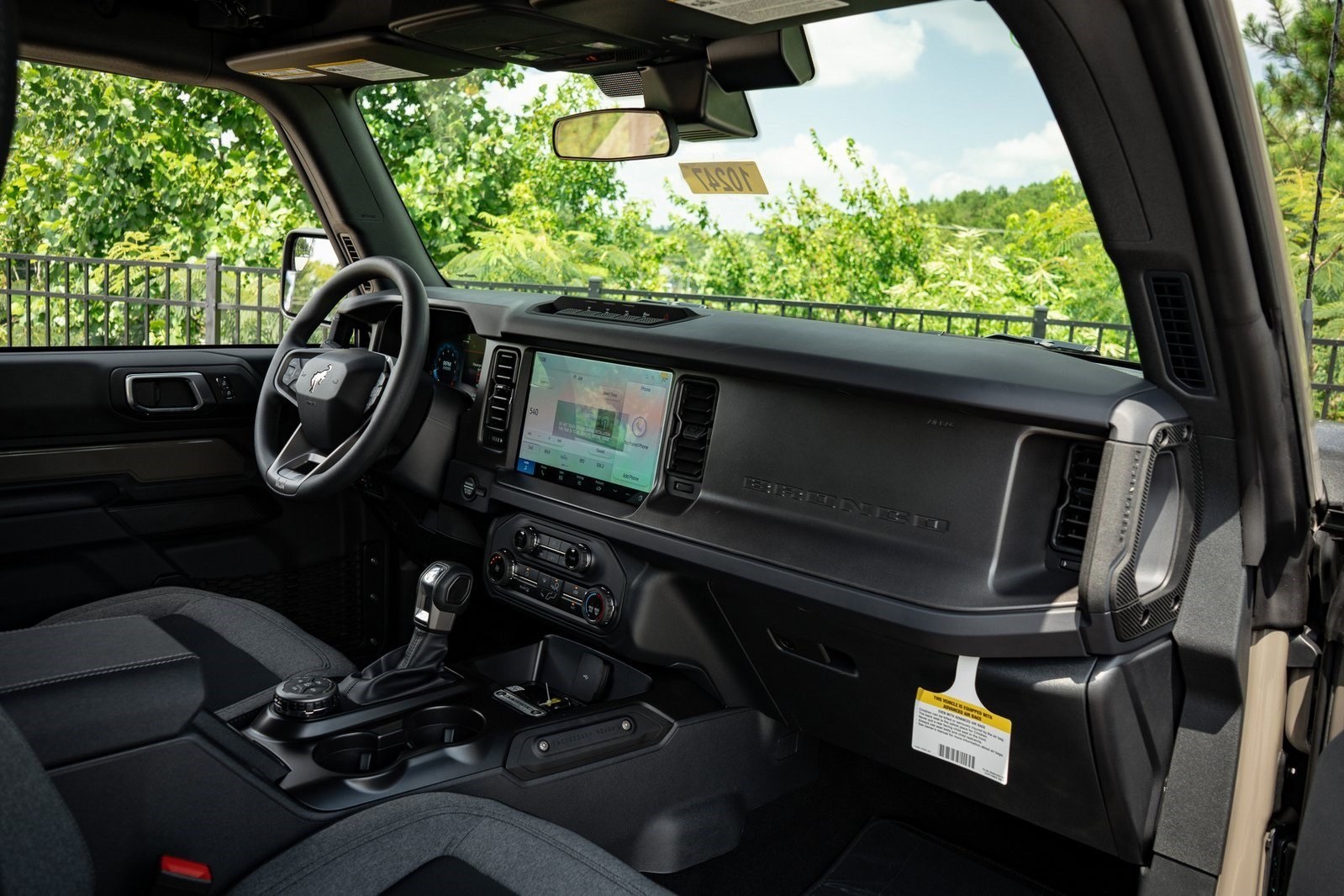 2025 Ford Bronco Base photo 17