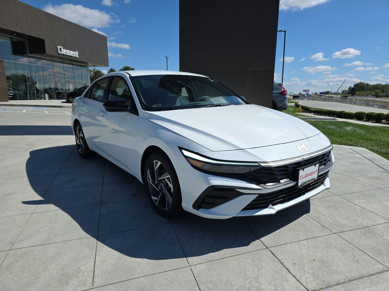 2025 Hyundai Elantra SEL Sport photo 3