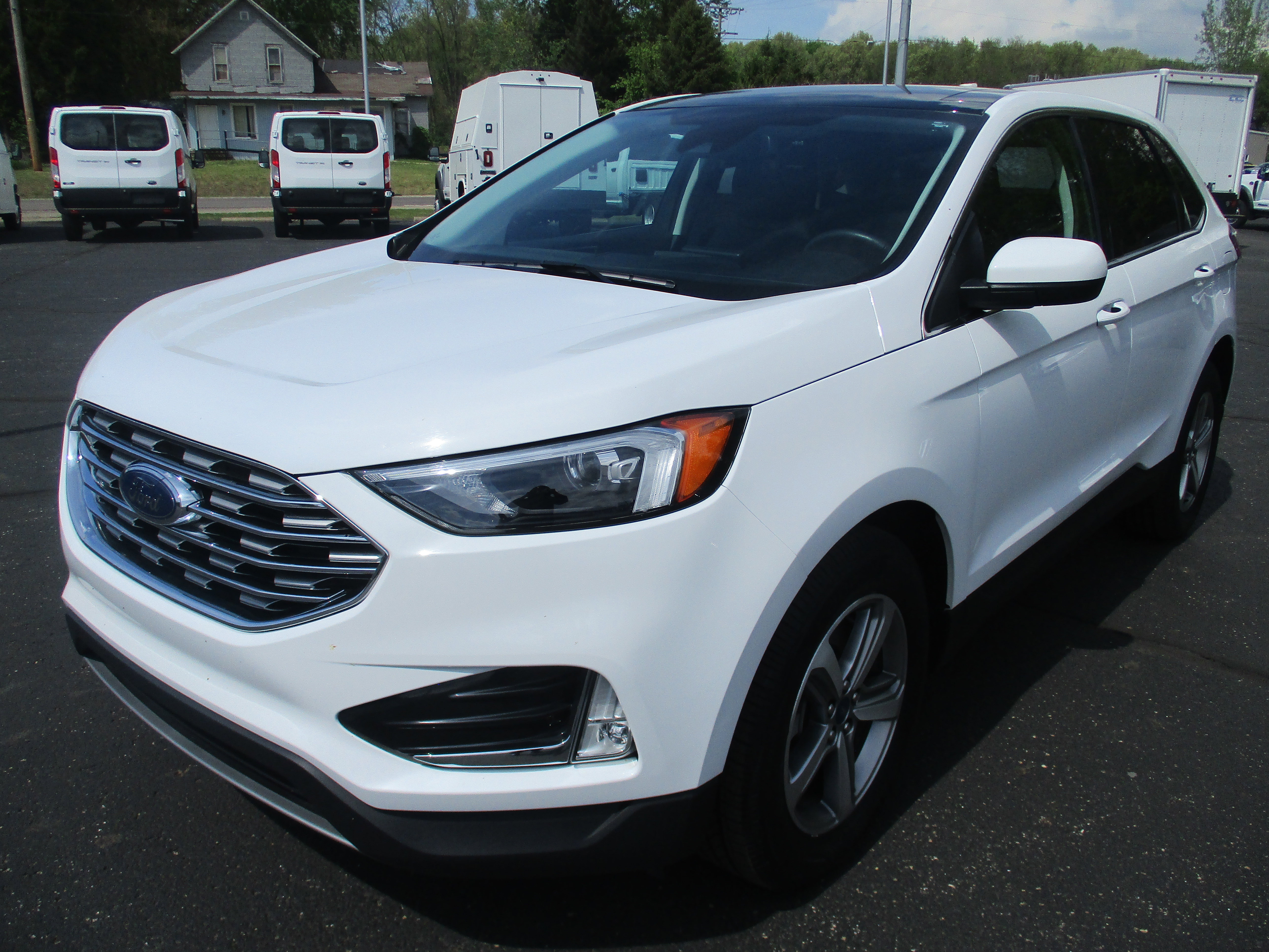 2022 Ford Edge SEL photo 4