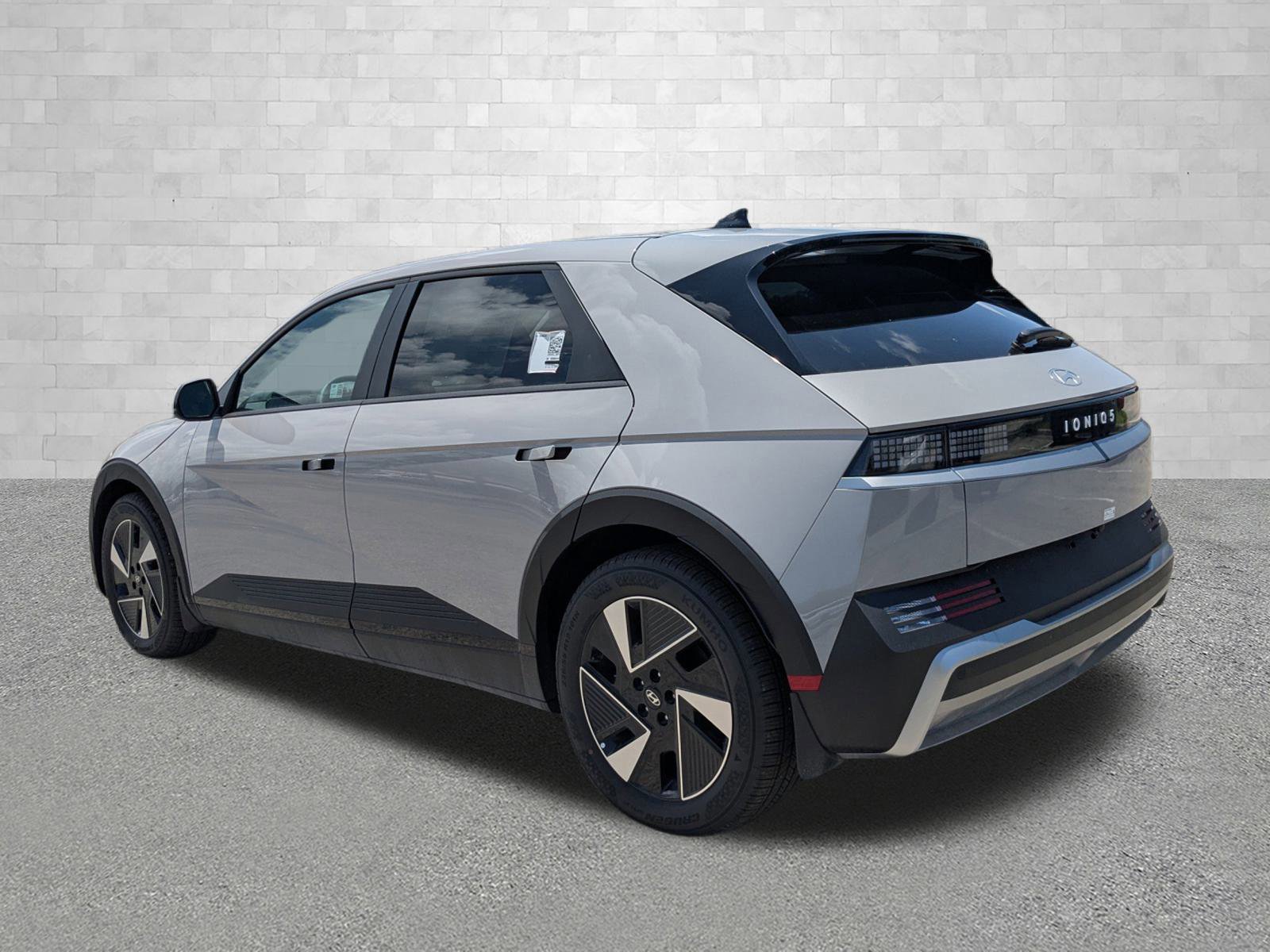 2025 Hyundai Ioniq 5 SE photo 4