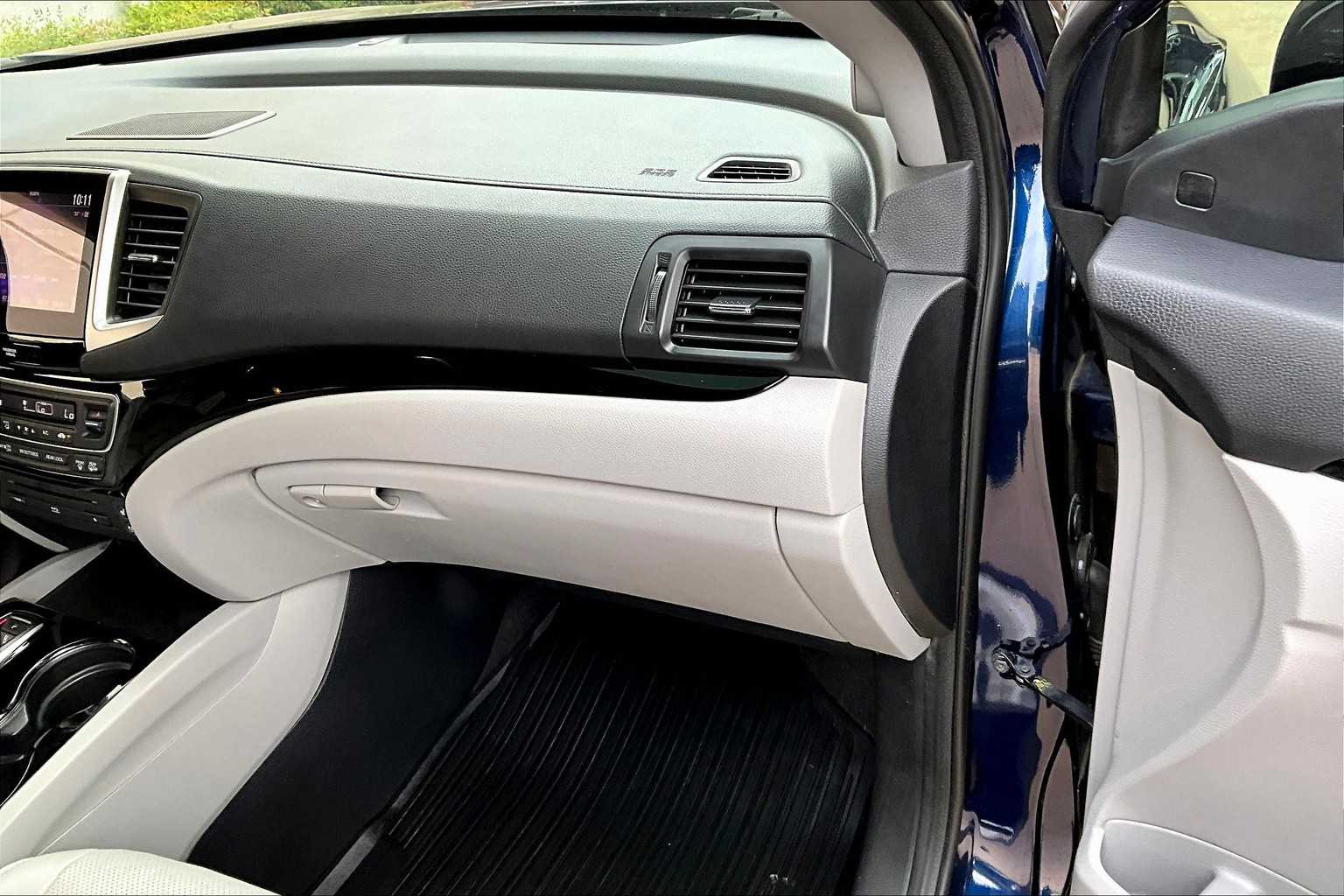 2016 Honda Pilot Elite photo 17