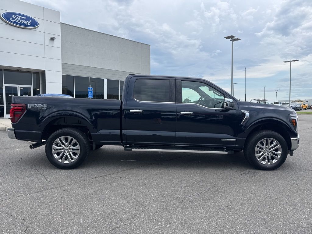 2025 Ford F-150 Lariat photo 2