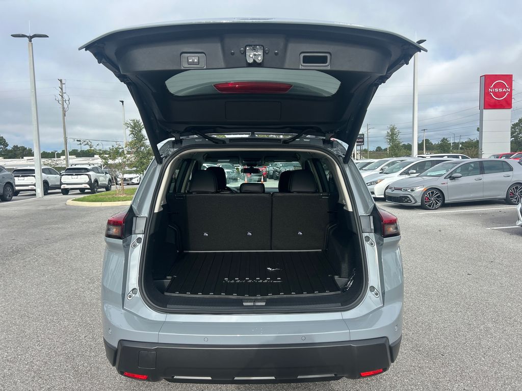 2026 Nissan Rogue SV photo 5