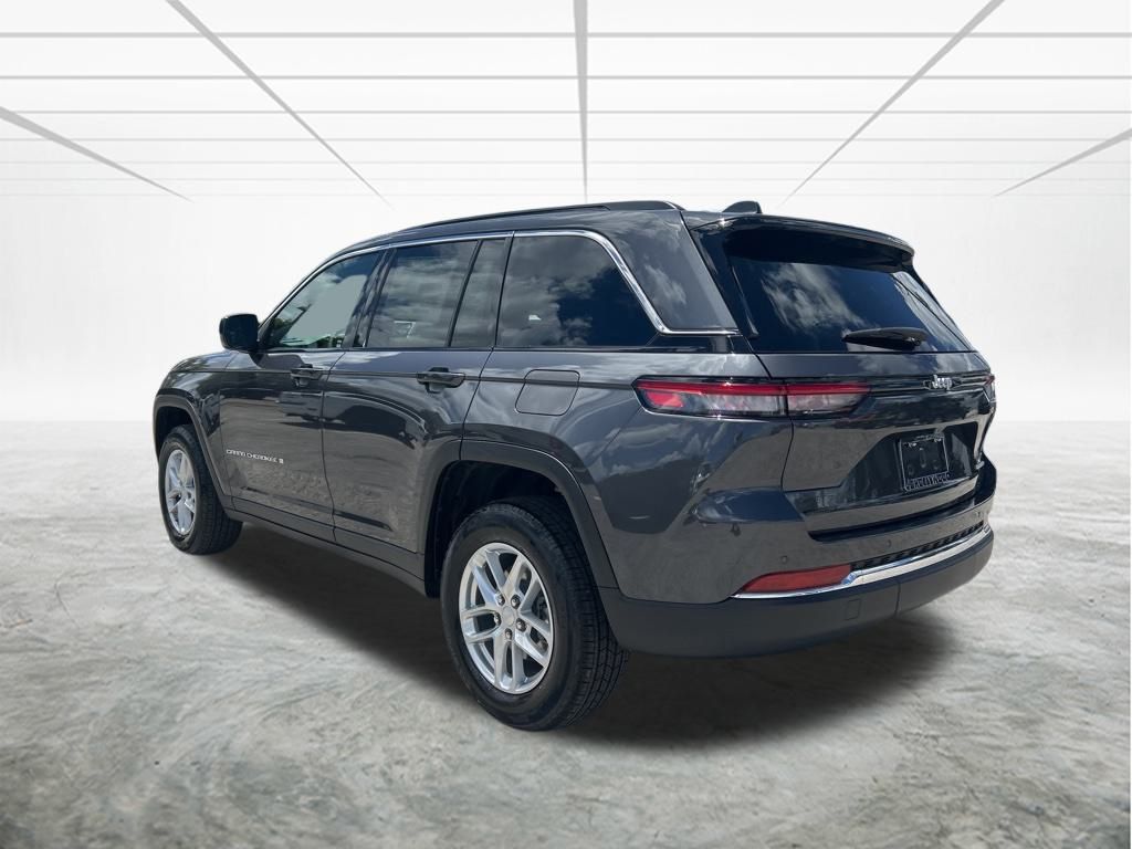 2025 Jeep Grand Cherokee Laredo X photo 2