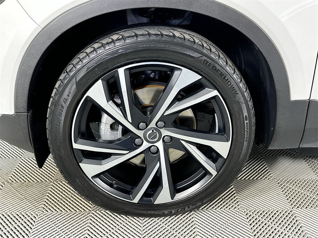 2021 Volvo XC40 R-Design photo 29