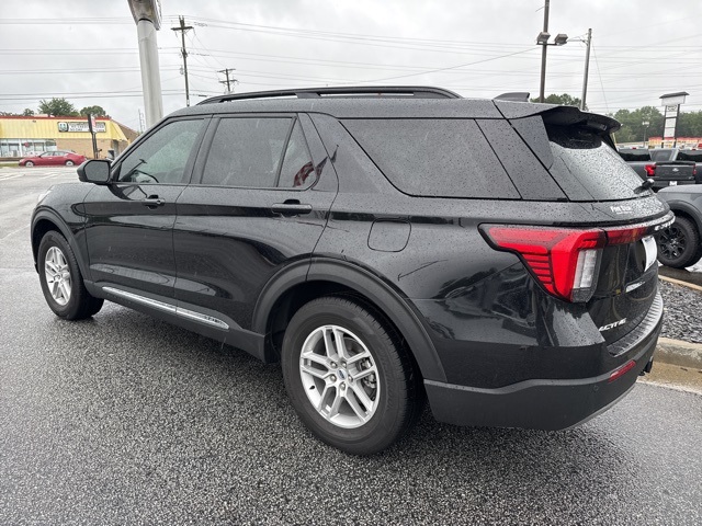 2025 Ford Explorer photo 5
