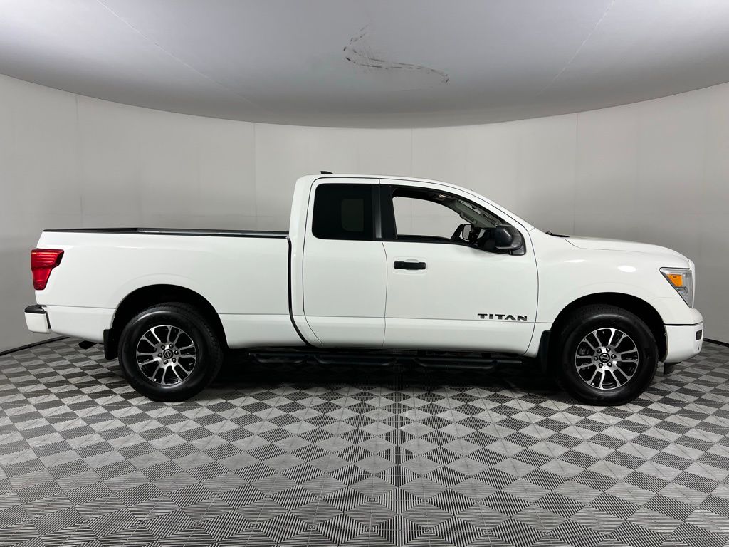 2024 Nissan Titan SV photo 3