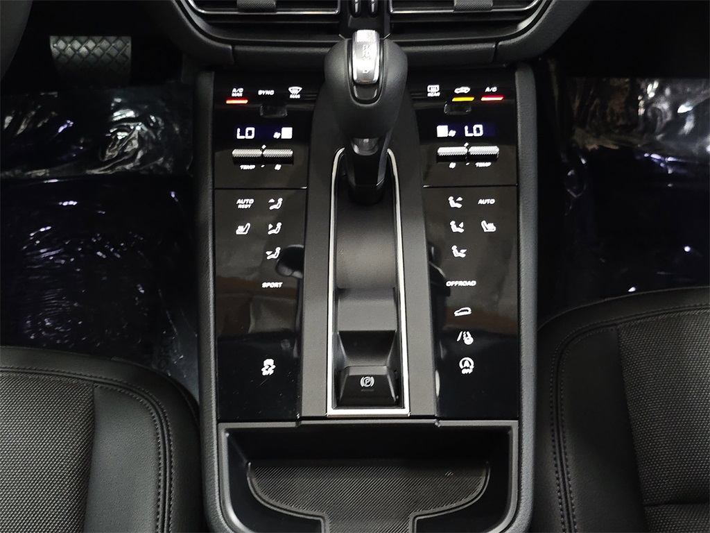 2024 Porsche Macan photo 18